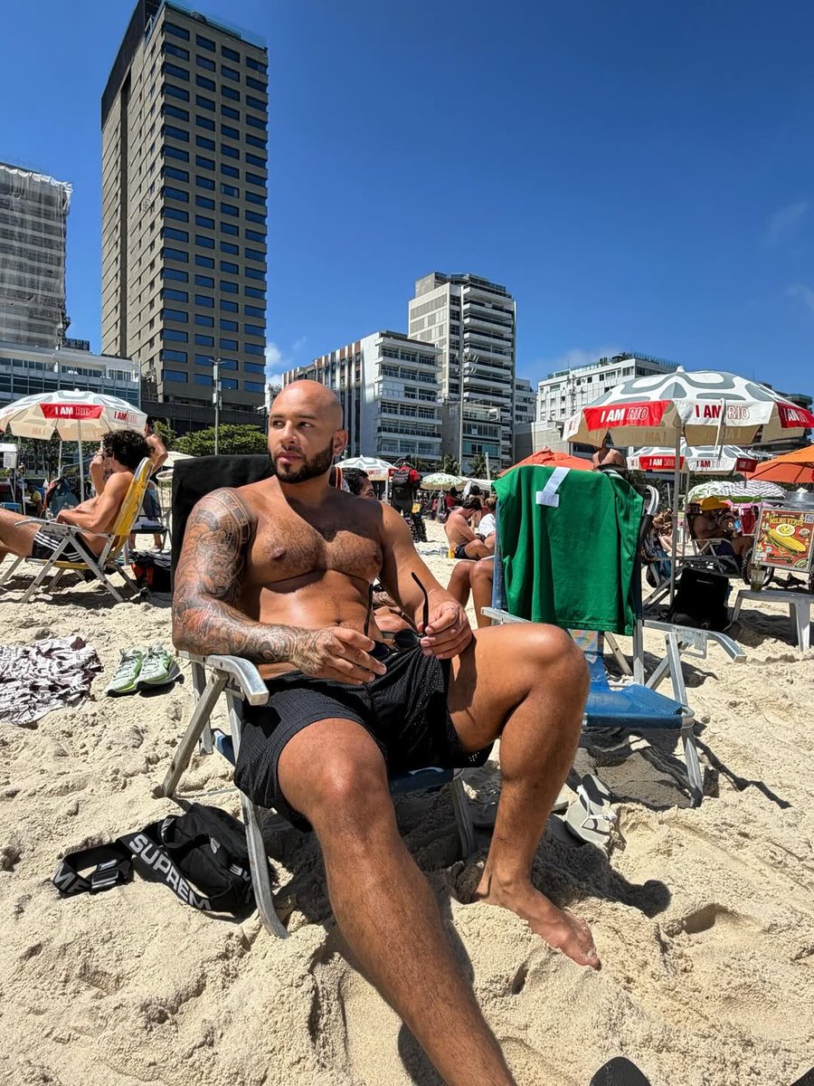 GaspardRobertt's tweet photo. @28454Angie Hope I didn’t miss the beach 🏝️ too 😊😅 https://t.co/dj4U4SWEdG