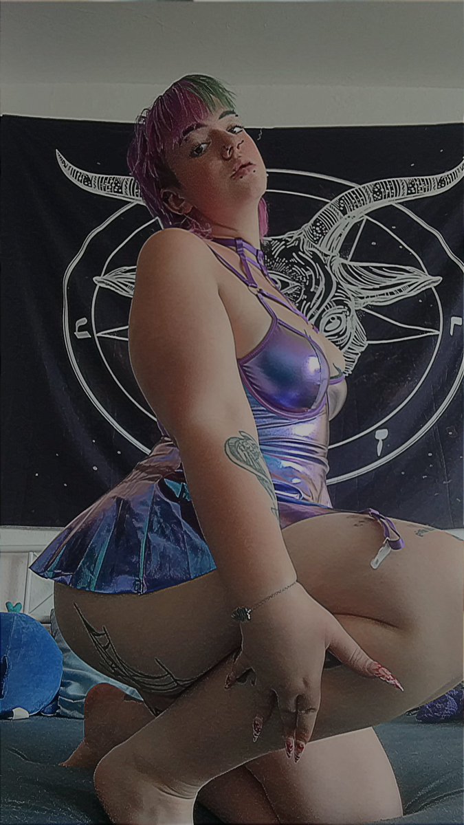 _succubus_5's tweet photo. Also got this New damn adorable dress and Funk toy 🤭💜

#gothicaesthetic #alternativefashion #darkaesthetics #darkromancegirl #tfpshooting #model #alternative #tattooedgirl #piercedgirl #colouredhair https://t.co/I1j2g7PsTo