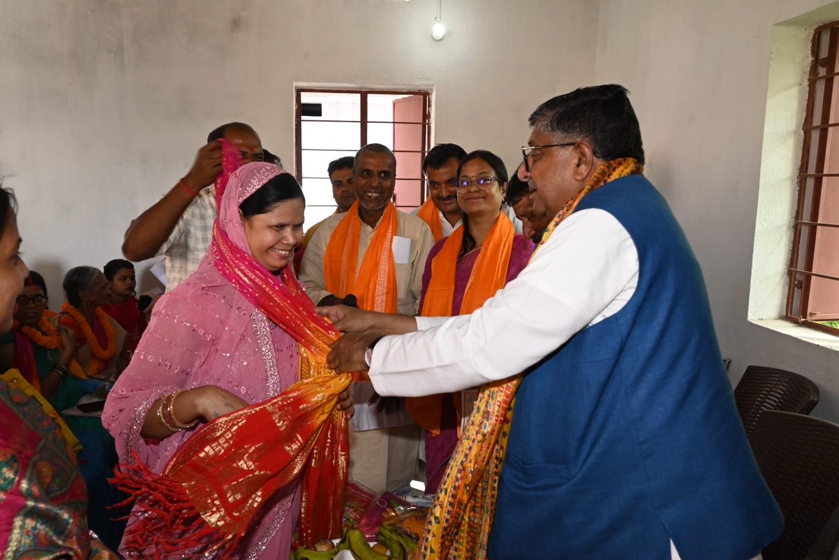 rsprasad's tweet photo. आज संसदीय क्षेत्र के पटना सिटी स्थित मेहंदीगंज मध्य विद्यालय में देश के यशस्वी प्रधानमंत्री श्री @narendramodi जी के जनसेवा के 25 गौरवशाली वर्ष पूर्ण होने के उपलक्ष्य में चल रहे ‘सेवा संकल्प अभियान’ के तहत आयोजित ‘आंगन मिलन सेवा’ कार्यक्रम में आंगनबाड़ी बहनों एवं मातृशक्ति के साथ आत्मीय संवाद किया।

हमारी आंगनबाड़ी बहनें जिस समर्पण और मातृत्व भाव से नौनिहालों के पोषण, स्वास्थ्य और संस्कार की नींव गढ़ रही हैं, वह राष्ट्र निर्माण की सबसे बड़ी सेवा है और नौनिहालों के उज्ज्वल भविष्य का आधार है।
