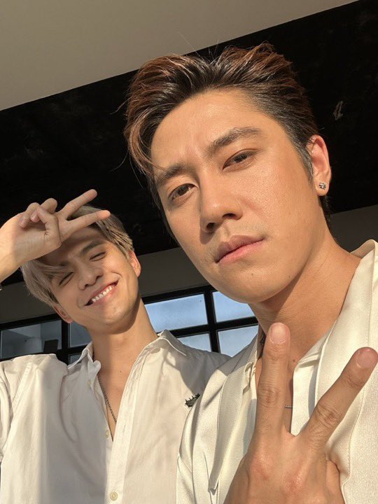 nmwon2_'s tweet photo. 2565                                 2569

ใครเกิดทันบ้าง น้ำตาผมแตกเลย คิดถึงที่สุดเลย😭😭😭
#หนึ่งสองสามสี่ห้าหกเจ็ดแปด #แจมฟิล์ม #หมายักษ์กับแมวน้อย #คุณชาย https://t.co/evmipuPXUI