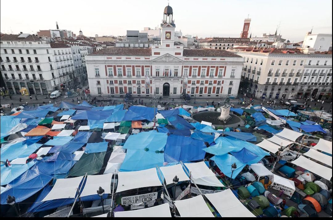 Vivelavida_52's tweet photo. Ayuso y Almeida exigen desalojar el campamento por molestias a vecinos y comerciantes
CON EL CIRCO DE LA FORMULA 1 QUE MONTARON PARA SUS RICOS LOS VECINOS ESTABAN ENCANTADOS CON LOS RUIDOS Y LAS MOLESTIAS https://t.co/iD9MkYoaZe