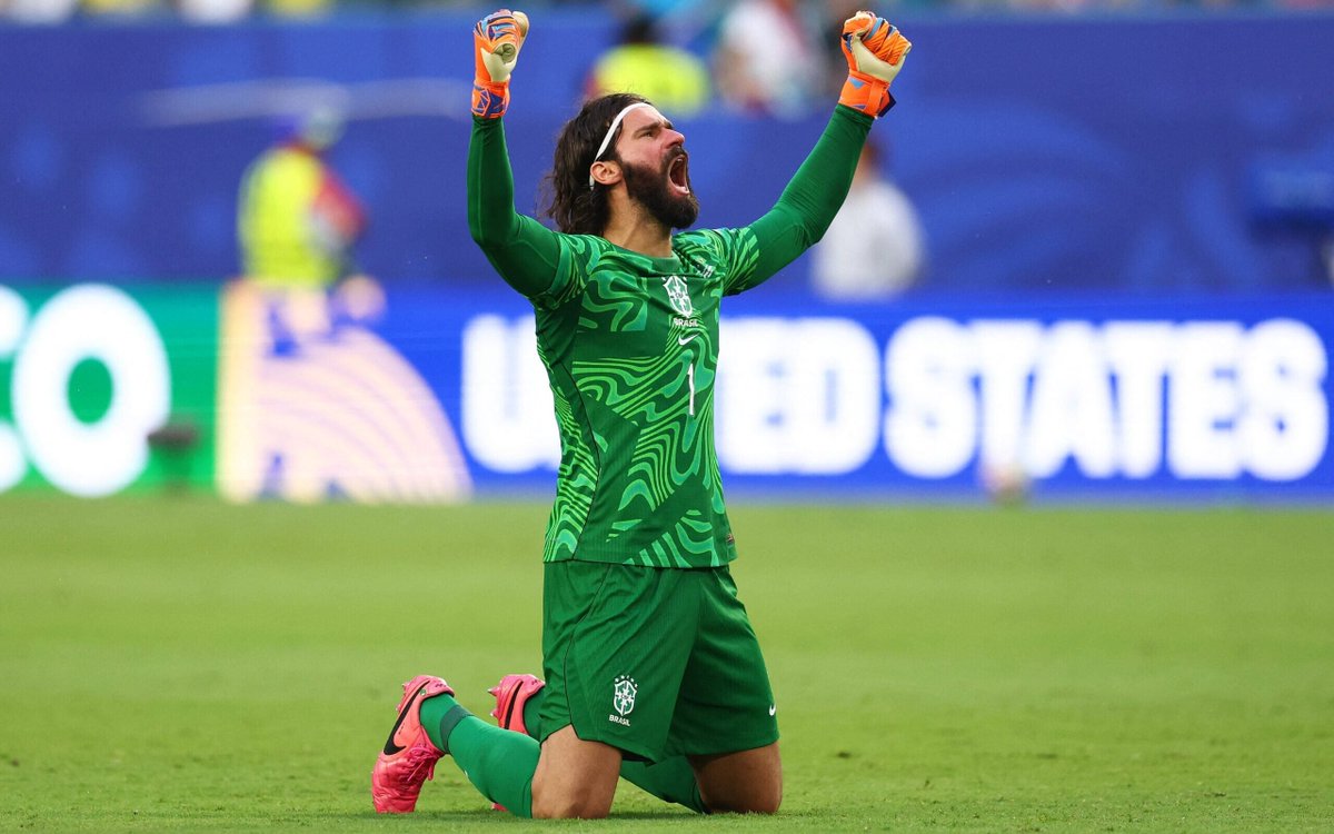 mauriciojornal_'s tweet photo. Hugo Souza e Otávio podem fazer parte do ciclo, sem problemas.

Mas enquanto não estão 100% prontos, a solução se chama ALISSON BECKER, que vocês (não todos, óbvio) tanto criticaram nos últimos 10 anos.

O jogador mais INJUSTIÇADO do Brasil. Mas não serve não, imagina... https://t.co/Fk2yYpTffm