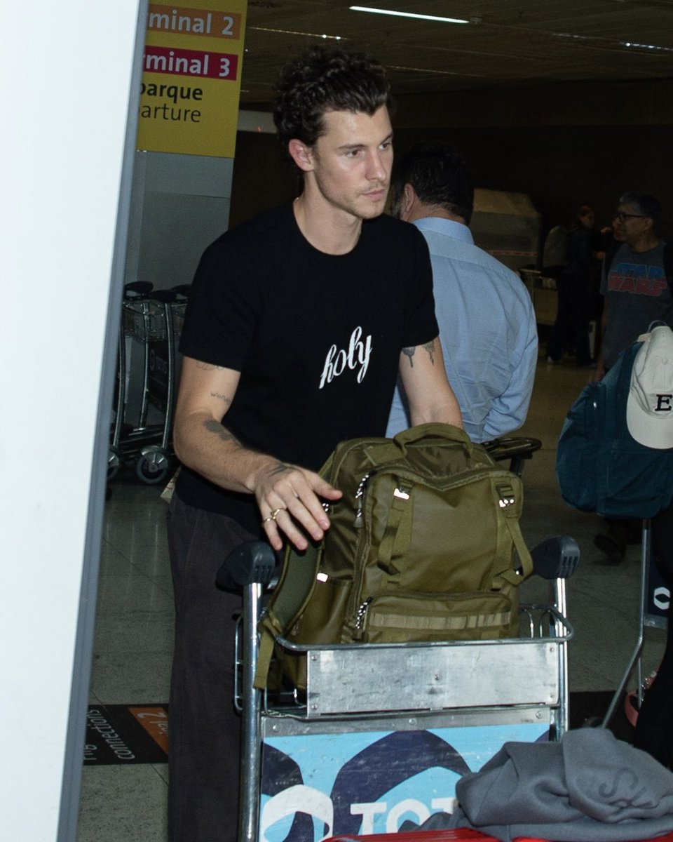 ShawnMendesBRA's tweet photo. Shawn Mendes e Bruna Marquezine hoje no aeroporto em São Paulo https://t.co/QHFNMIFiNC