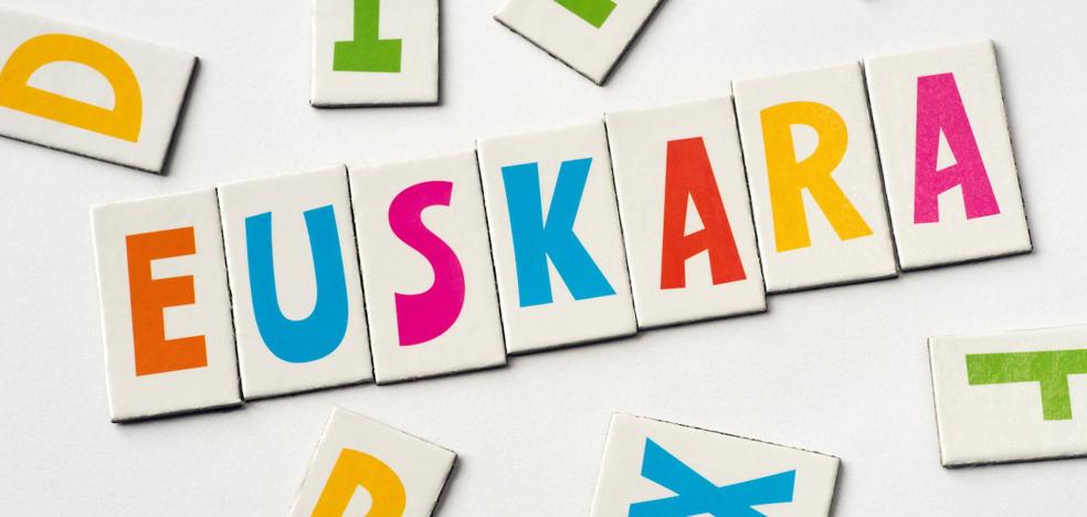 Azkoitikoudala's tweet photo. Bihar, irailak 30, da 2025-2026 ikasturtean euskara ikasteagatik dirulaguntza eskatzeko azken eguna. 

Eskaera aurrez aurre Udaleko Harrera Bulegoan aurkeztu 07:30etik 15:30era, edota online tramiteak ataletik.

Edozein argibidetarako, 943 54 20 02 telefonora deitu daiteke. https://t.co/fWxeSqXvRF