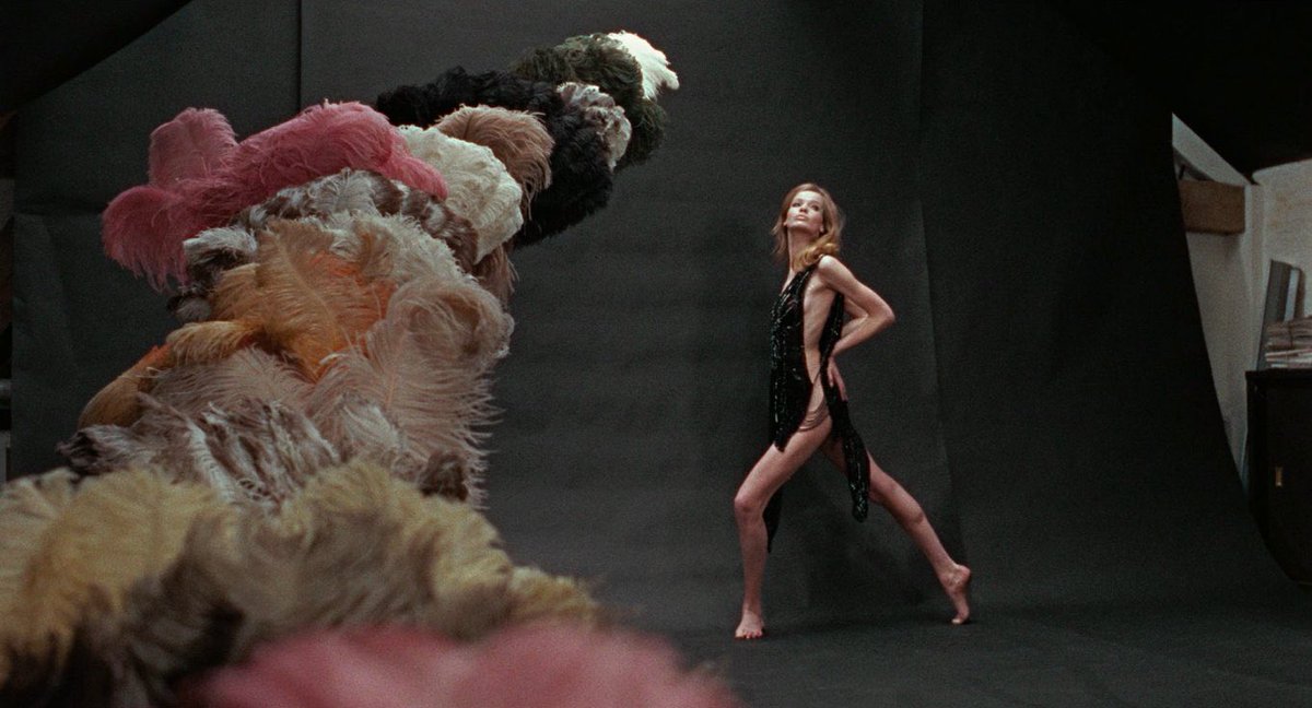 Mas97646Masia's tweet photo. Blow-Up (1966) dir. Michelangelo Antonioni https://t.co/ESFQljWncx