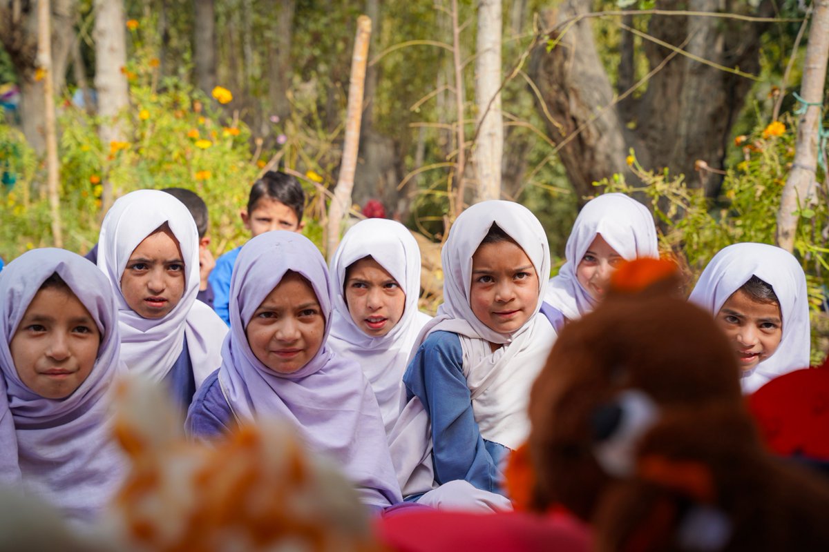 MoawinPakistan's tweet photo. At a Moawin Foundation-supported school, young learners explored the values of sharing and caring through an engaging puppet storytelling activity, learning kindness, empathy, and the importance of helping one another.
#MoawinFoundation #SharingAndCaring #LearningThroughPlay https://t.co/58hv7ri5qV