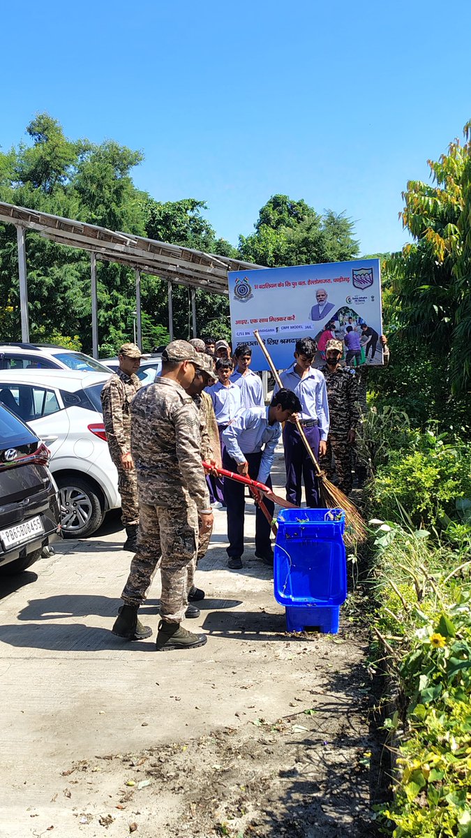 51Crpf's tweet photo. On 29.09.2026,C/51Bn @crpfindia united with staff &amp; students at GMHS Sec-50, Chd for a clean campus drive! 
"CRPF leads, school gleams"
@ignwscrpf
@HMOIndia @PIBHomeAffairs @PMOIndia @SwachhBharatGov @SwachhBharat @MoHUA_India @MoJSDDWS
#SHS2026 #SwachhataHiSeva2026 #Swachhotsav https://t.co/mtBplLgZaA