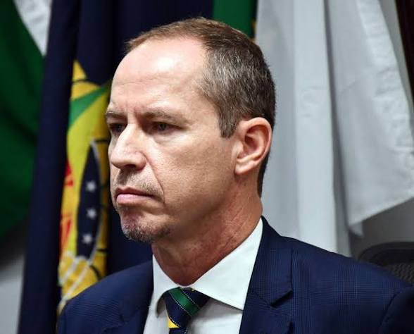 LeopoldinaDom's tweet photo. Pra quem não sabe, Ricardo Capelli deu ordens para que Jorge Naime atirasse com balas de verdade nos manifestantes do dia 8/01. Imaginem, seria um banho de sangue. Ele se recusou e foi preso.
Isso é o que o Brasil virou. Tem reportagens da mulher dele contando detalhes no YT.
Por onde anda Ricardo Capelli?