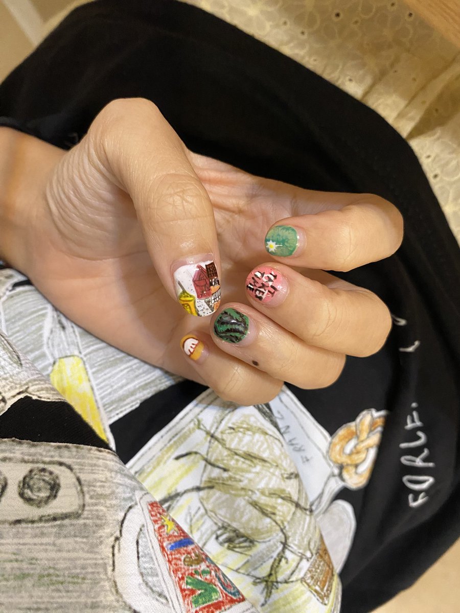 c_chamanow's tweet photo. ชั้นรักหนังสือภาพสำหรับเด็กมาก always put them in my nails<3 https://t.co/0Ohgz4RQDo