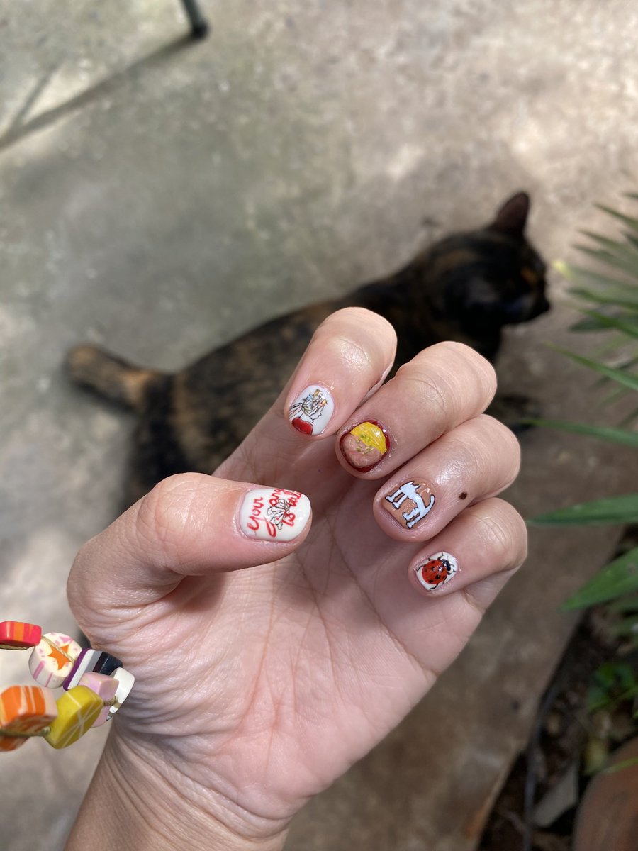 c_chamanow's tweet photo. ชั้นรักหนังสือภาพสำหรับเด็กมาก always put them in my nails<3 https://t.co/0Ohgz4RQDo