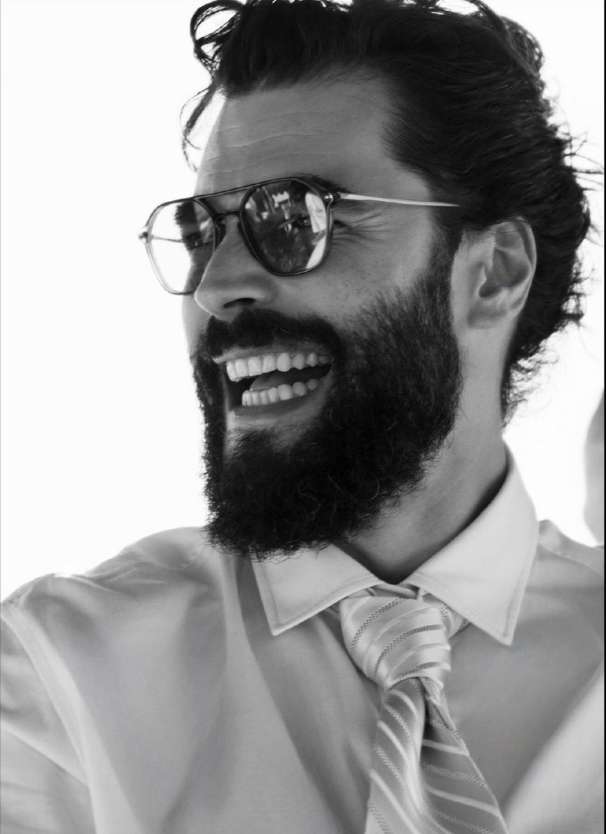 Vikykasvc's tweet photo. Esa sonrisa 🫠🖤

#AkınAkınözü https://t.co/07VGRzhClW
