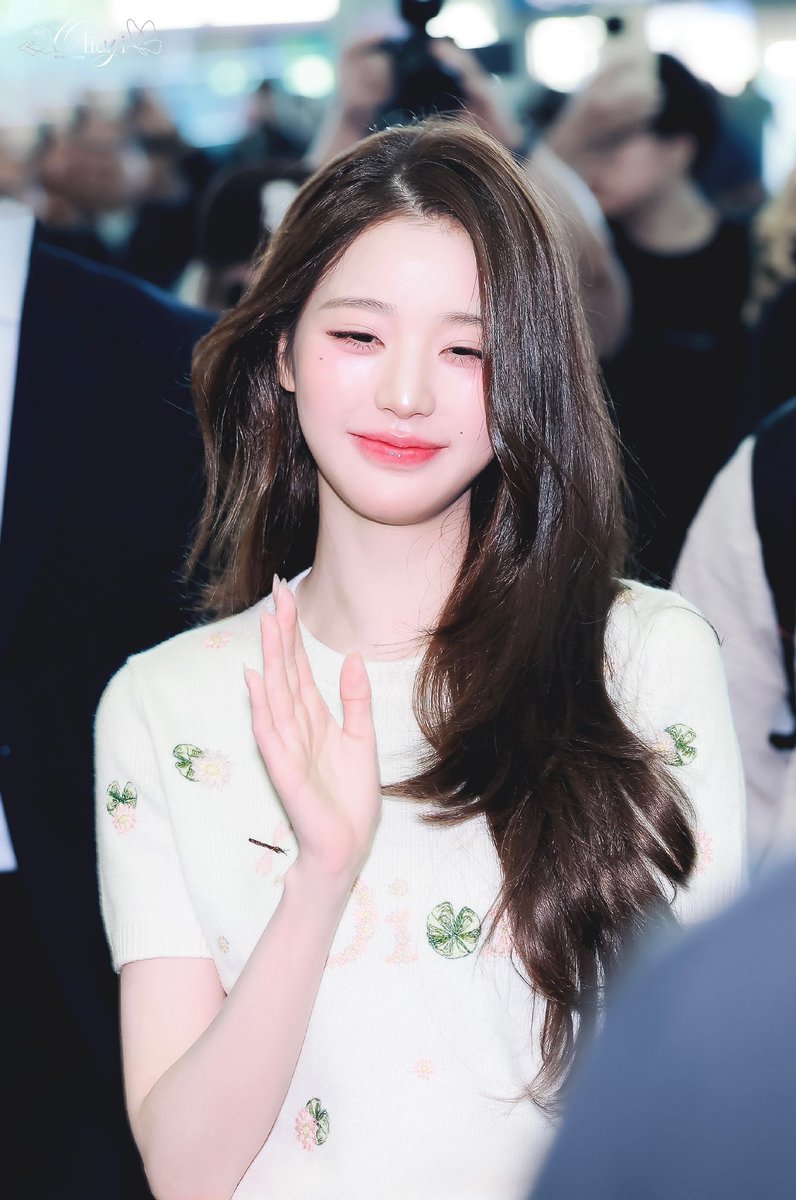 taday538j0831's tweet photo. Wonyoung’s fashion energy is on another level at the Dior show.

WONYOUNG IN DIOR
#WonyoungDiorSummer27
#JANGWONYOUNG
#WONYOUNG
#DiorSummer27 @Dior https://t.co/hLMD79OwrP