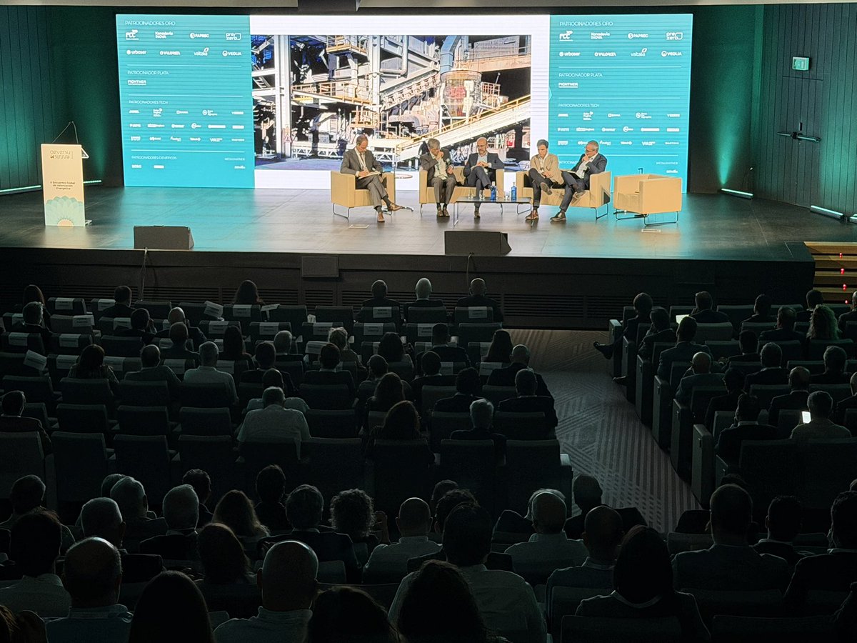 asensioji's tweet photo. Asistimos al  II. #AEVERSU Summit que se celebra en Madrid, el encuentro global de valorización energética.
La Asociación de Empresas de Valorización Energética de Residuos Urbanos se une para Impulsar el papel estratégico de la valorización energética dentro de la economía circular.