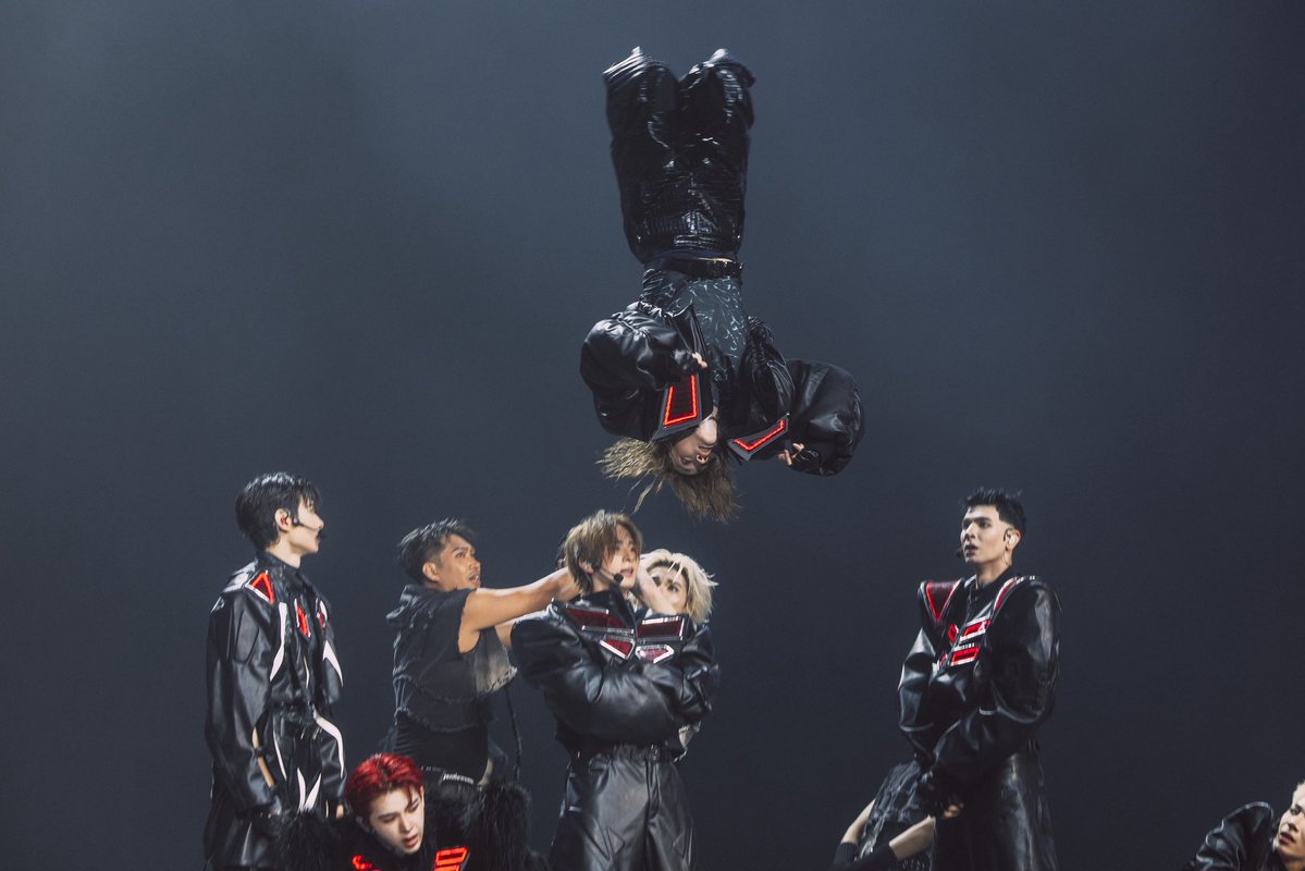 nicesomkidd's tweet photo. Best memory in my life :) #ATLASRisingUpConcertatImpact https://t.co/ZetmPo5fZw