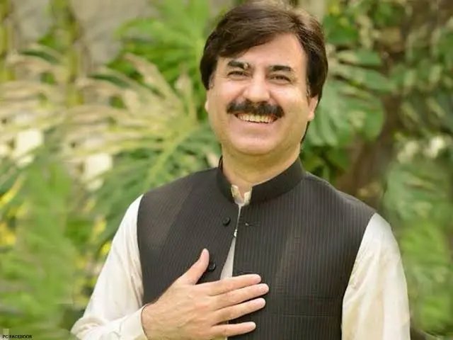YSsikandriISF1's tweet photo. جب مختلف چین��ز کو PTI کے رہنماؤں کے انٹرویوز نہ کرنے کا حکم ملا، تو PTI نے بھی ان کا بائیکاٹ کر دیا۔ اگلے ہی دن اس صاحب نے وہی چینلز کے ساتھ اپنے انٹرویوز کی لسٹ جاری کر دی اور عسکری بیانات دینے لگے۔ آج پھر ایک خط کے ذریعے لانگ مارچ ملتوی کرنے کی تجویز دےدی۔
ارے بھائی، تم ہو کون؟ https://t.co/1AjWSONlLa
