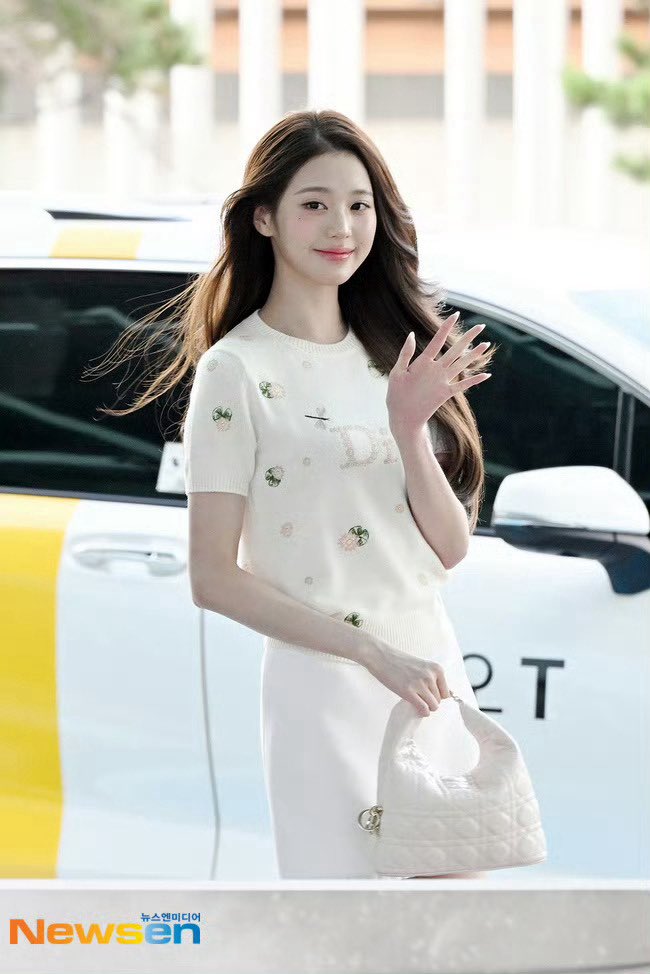taday538j0831's tweet photo. Tonight Wonyoung delivers a stunning high‑fashion moment for Dior Paris.

WONYOUNG IN DIOR
#WonyoungDiorSummer27
#JANGWONYOUNG
#WONYOUNG
#DiorSummer27 @Dior https://t.co/j1bDlUEYgH