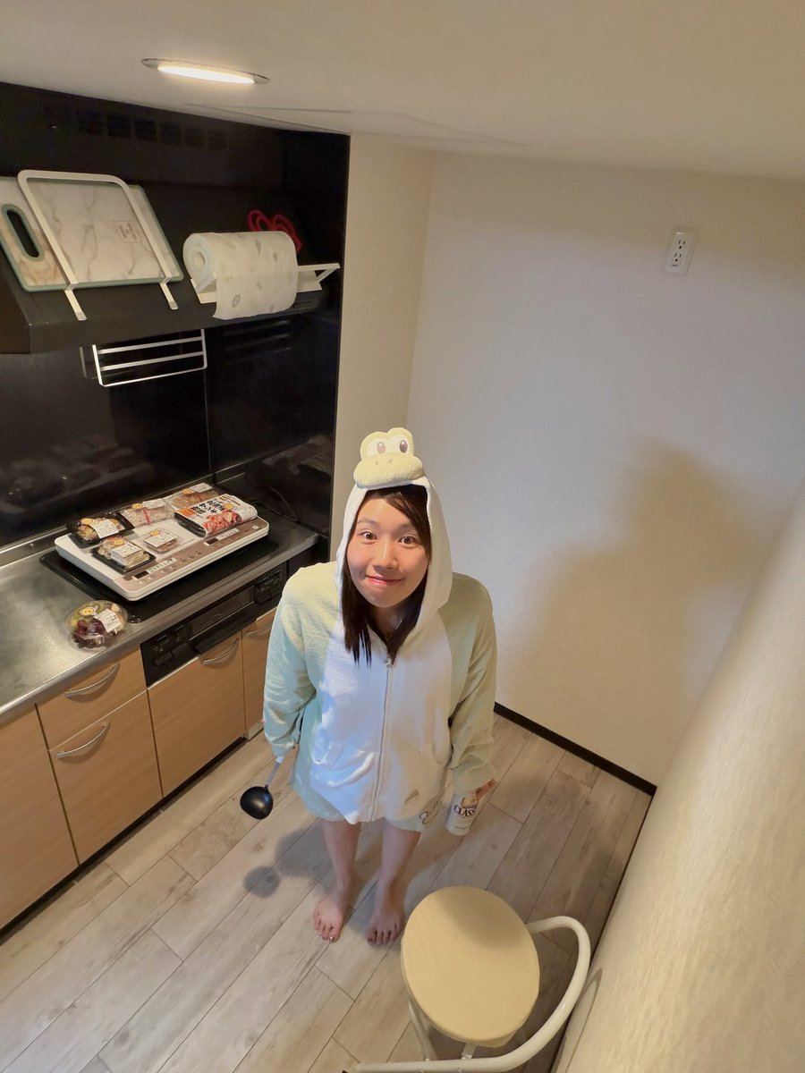 truckmeimei's tweet photo. 節約の第一歩として
まずはキッチンに立ってみました https://t.co/6rlHRUpUlF