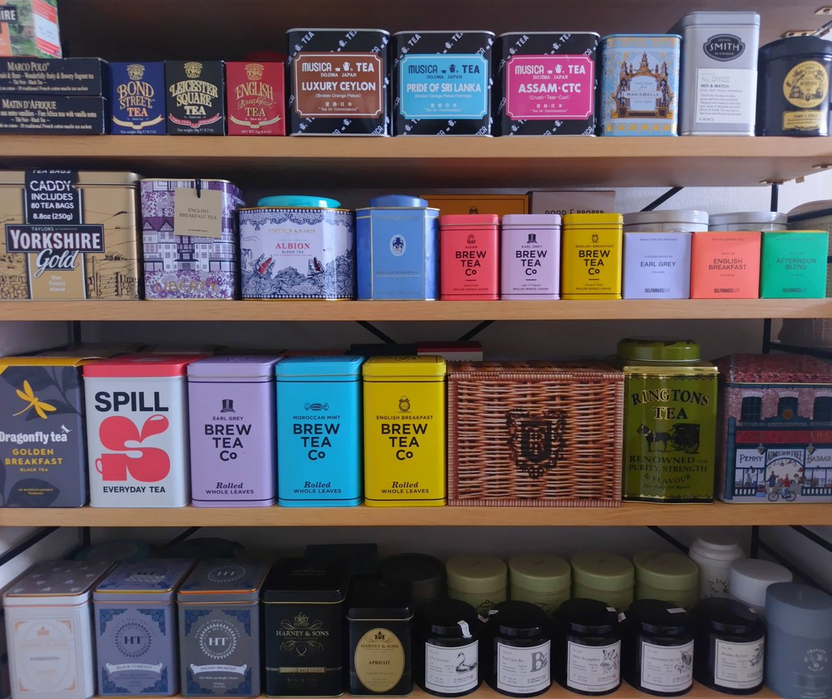 tea_nm1004's tweet photo. ミルクティーが血管を流れている人間の好きな紅茶🫖

ヨークシャーゴールド
Dorset tea サンシャインブレンド
Darvilles of Windsor ロイヤルティ・アッサム
RINGTONS カッパス
葉々屋 チャイ&amp;ミルクティーブレンド
TEAPOND ストロベリーフィールズ

常飲茶が一度輸入されなくなったので、布教に必死🏃‍♀️ https://t.co/Um276J5V9u
