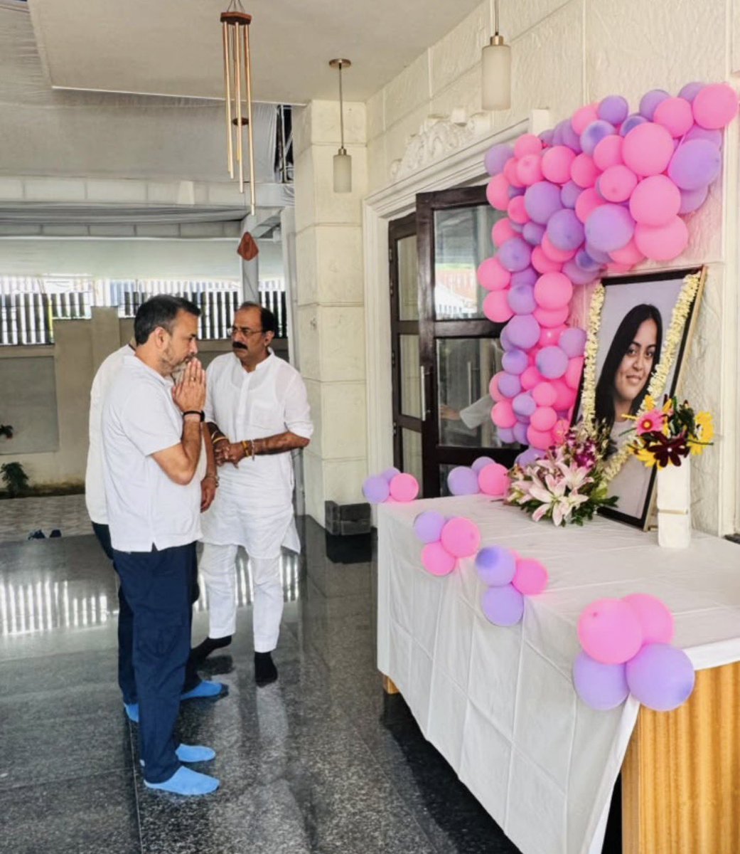 sitaramlamba's tweet photo. आज राँची पहुंच कर झारखंड सरकार में मंत्री बड़ी बहन दीपिका पांडे सिंह जी की पुत्री तृषा के असामयिक निधन पर श्रद्धांजलि अर्पित कर दुःख साझा किया ! https://t.co/86rqaZyWNZ