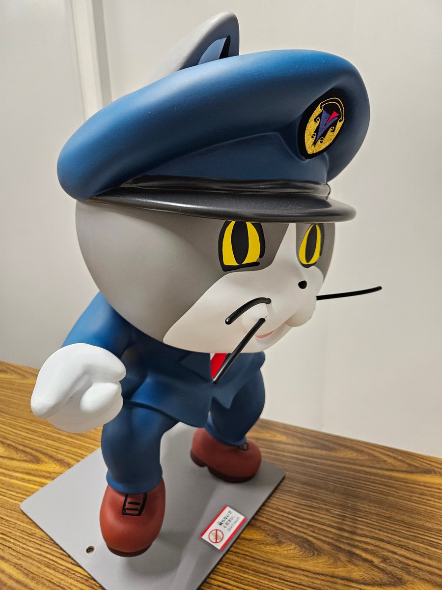asatetudmv2021's tweet photo. 【緊急 お知らせ】#ＤＭＶ 沿線施設での #仕事猫 立像巡回展示につきまして先日、仕事猫運転士さんがヒゲ部分にダメージを受けてしまい入院することになりました。大変申し訳ないのですが予定しておりました #甲浦駅 待合所での展示は中止させていただきます。 https://t.co/3G1lSRROAo