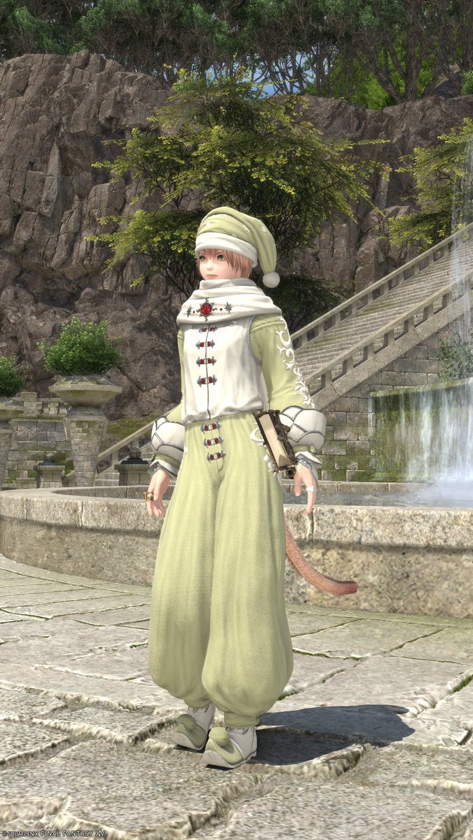 senri_cc's tweet photo. クレセントアイルまだこもってます
それはそうと風水師風？のお洋服かわいい https://t.co/SlZolFucYS