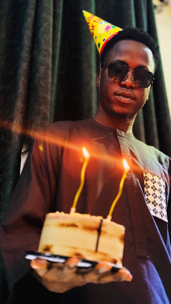 yungbib__'s tweet photo. another year of life.
another year to figure it all out.
we move regardless. 🎂🥂 https://t.co/TeNgCWAn4h