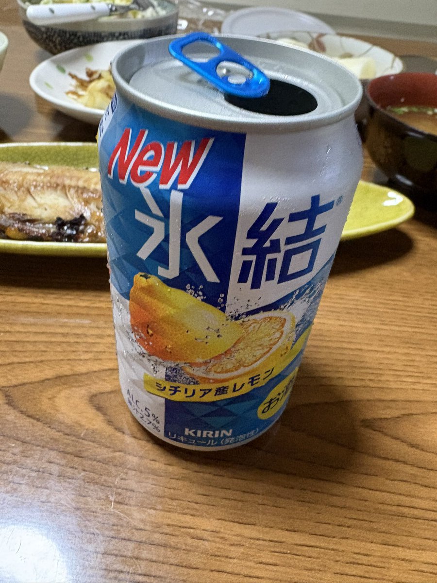 usamimika's tweet photo. 今日は氷結シチリア産レモン https://t.co/bs3qs9vpSL