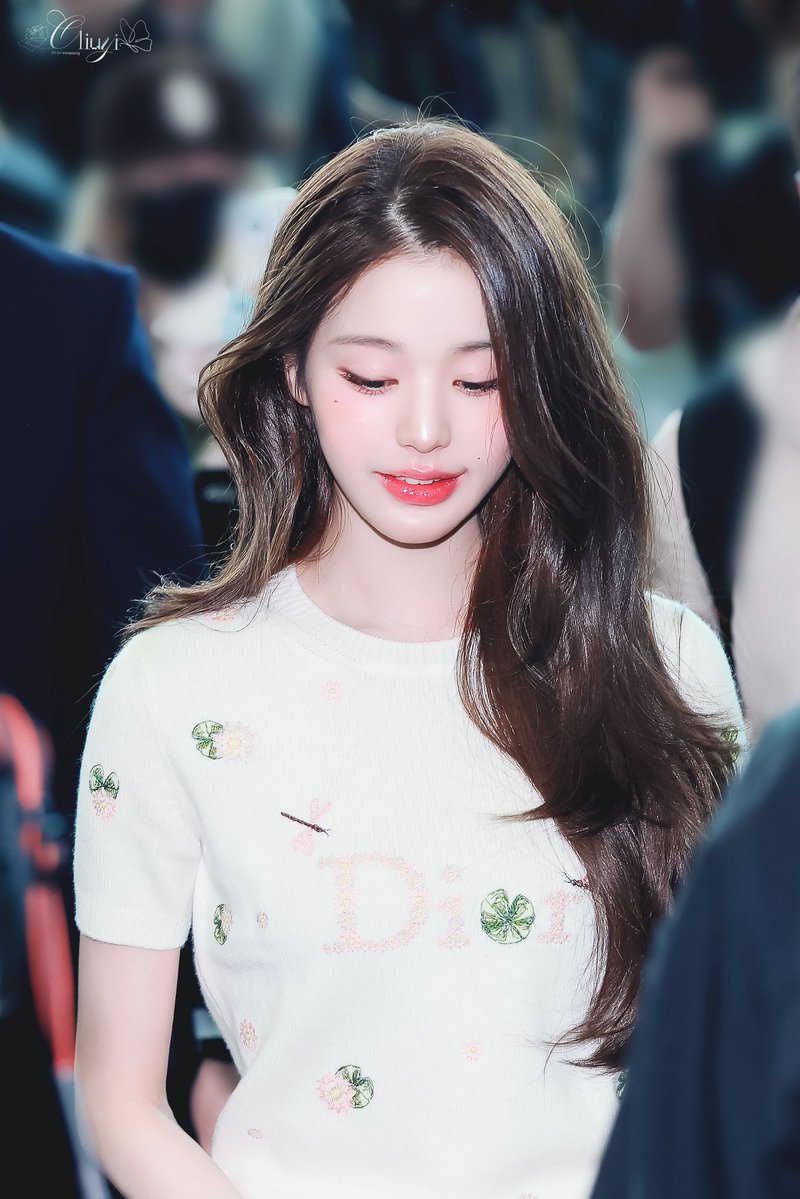 taday538j0831's tweet photo. Wonyoung is the real Dior princess. She looks absolutely breathtaking tonight.

WONYOUNG IN DIOR
#WonyoungDiorSummer27
#JANGWONYOUNG
#WONYOUNG
#DiorSummer27 @Dior https://t.co/O4lAgiE7Jd
