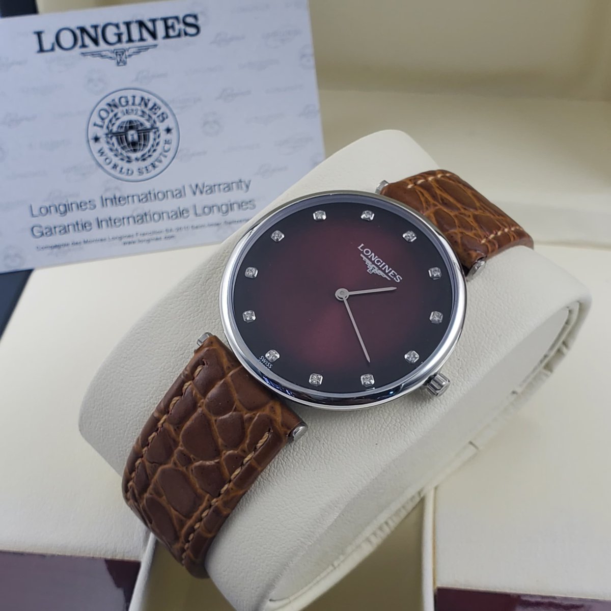 Itshercrown's tweet photo. Some watches don't need to be loud to look expensive. ⌚️
Slim profile. Clean dial. Leather strap.
The kind of watch that quietly pulls a whole outfit together.
₦85,000
Available in different dial &amp; strap colour combinations. 🤎🖤
Pick the combination that fits your style. 👀 https://t.co/Xxdlh9sTNS
