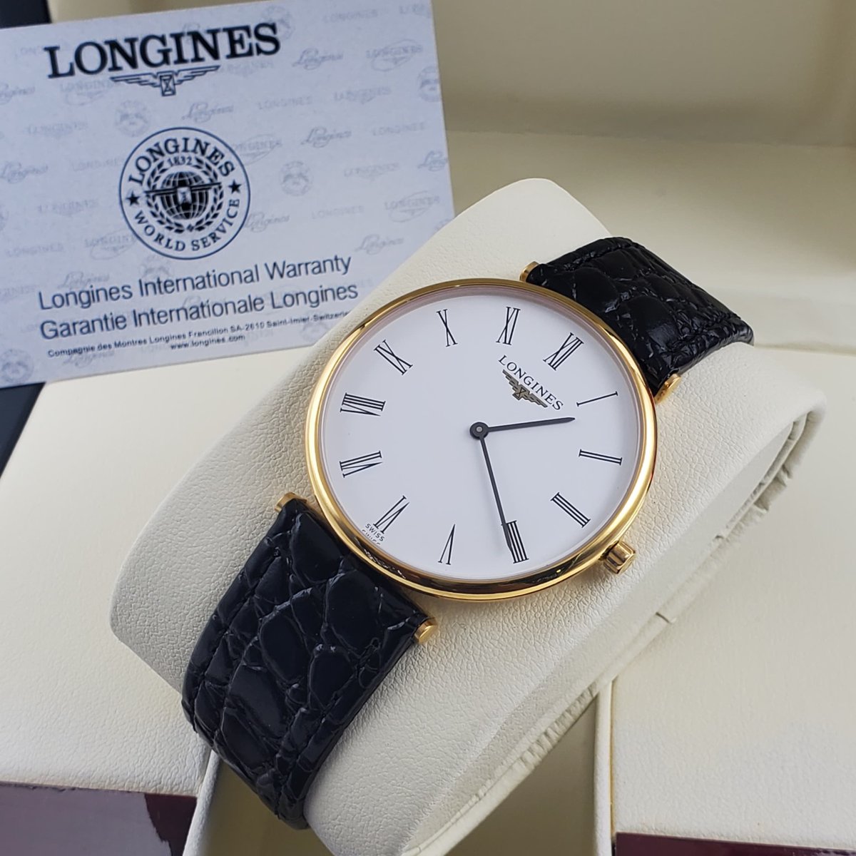Itshercrown's tweet photo. Some watches don't need to be loud to look expensive. ⌚️
Slim profile. Clean dial. Leather strap.
The kind of watch that quietly pulls a whole outfit together.
₦85,000
Available in different dial &amp; strap colour combinations. 🤎🖤
Pick the combination that fits your style. 👀 https://t.co/Xxdlh9sTNS