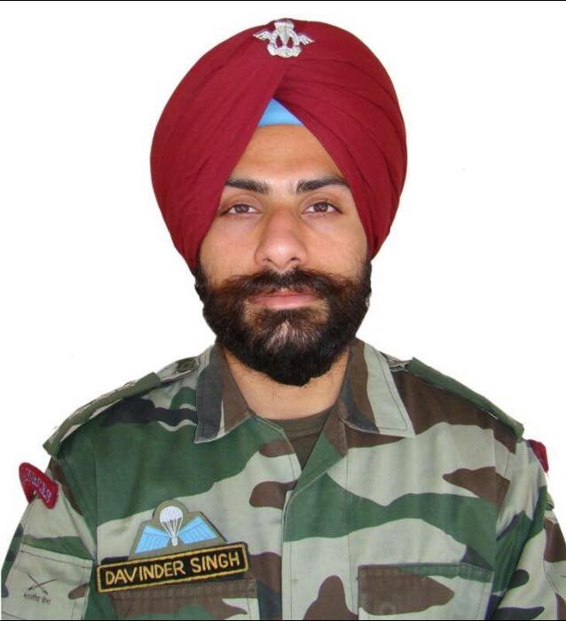 TigerCharlii's tweet photo. MBA from IIIT Allahabad,
he opted to join the Indian Army &amp; serve country!

Would have turned 43 today!
But he remained 27 Forever...

Captain Davinder Singh
Kirti Chakra (P)
1 PARA (SF)

He made sacrifice fighting #Pakistan terrorists in J&amp;K in 2010
#IndianArmy 🇮🇳 #Tuesday https://t.co/OC6tOtiztB