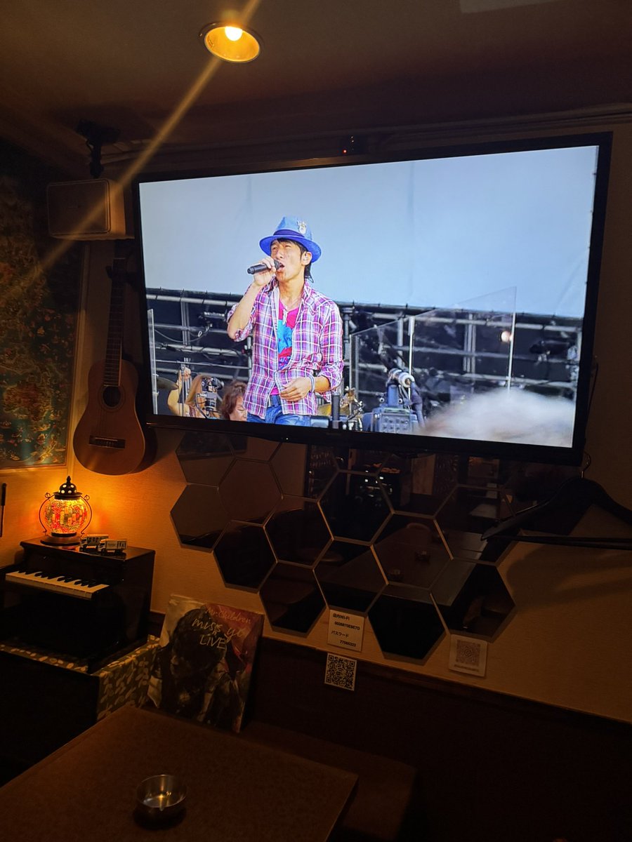 bar_peace's tweet photo. 『bar Peace』本日もオープンしました♪

https://t.co/SKiR2CEF9w

#心斎橋 #一人飲み  #カクテル #バー #cocktail #ミナミ #カラオケ #ミスチル #カラオケバー ＃桜井和寿 #barpeace #大阪 #ミスチル好き
#難波　#mrchildren https://t.co/hlo2ciXVcC