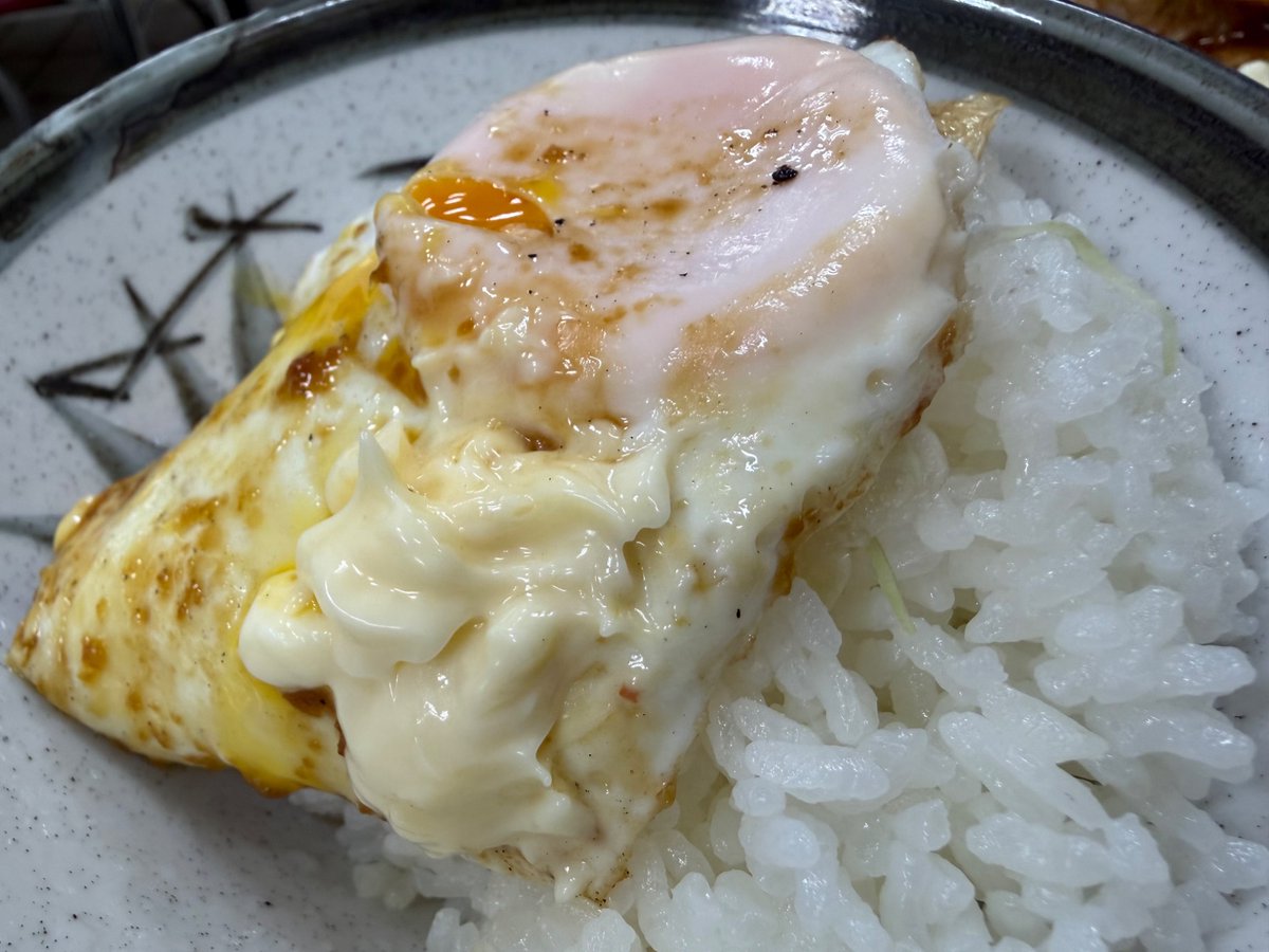TheGodm75507818's tweet photo. お蕎麦屋さんの定食🪭🥢

デミハンバーグ&amp;生姜焼き定食🧑‍🍳

目玉焼き🍳にマヨとちょこっと醤油垂らして、白ご飯にのせて😋

いっただっきまぁ〜す✨🏆✨

#一品入魂画像集 https://t.co/q8JXcdR3Vl