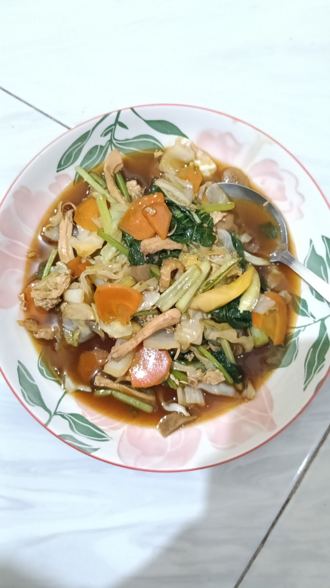 AiyCha95's tweet photo. Minggu = nasi goreng
Senin = mie goreng
Selasa = capjay
Masih ada pr untuk hari-hari selanjutnya mesti makan dengan menu apa 😂 https://t.co/HKSaekTUWC