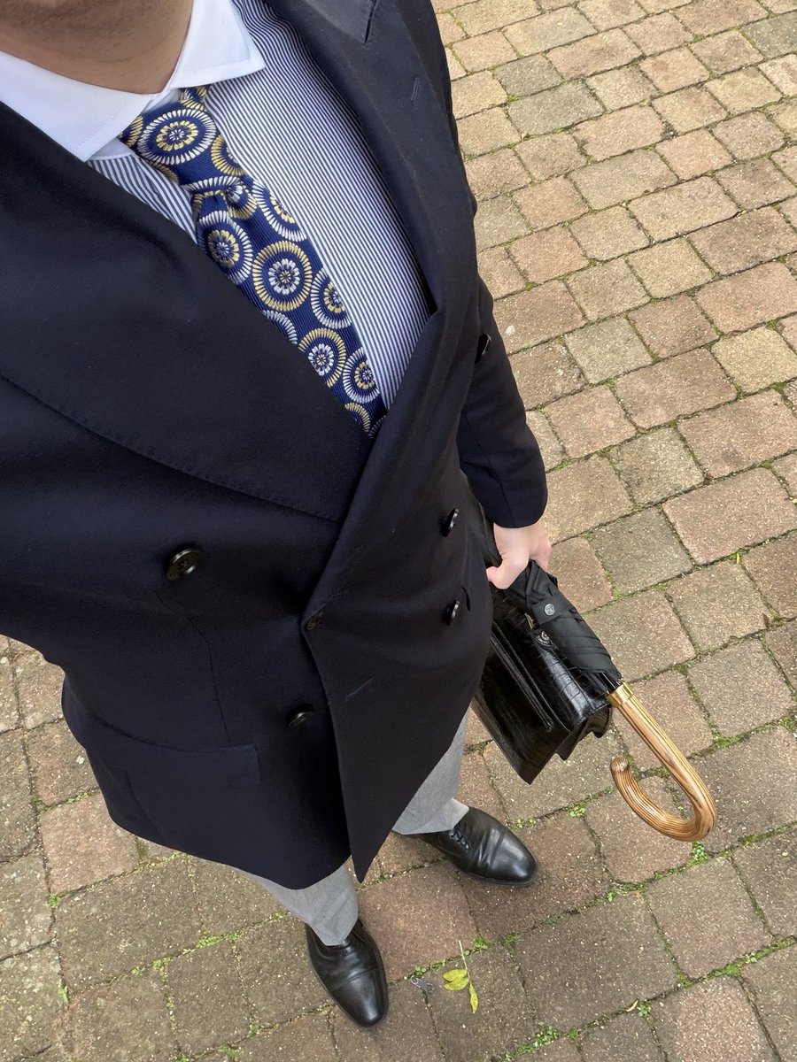 Suitedproperty's tweet photo. Umbrella season is back 😅
#gaysuit #suit #suitedmen #suitguys #suited #gayproperty #gaygym #gaystyle https://t.co/iw0qEcoSRZ