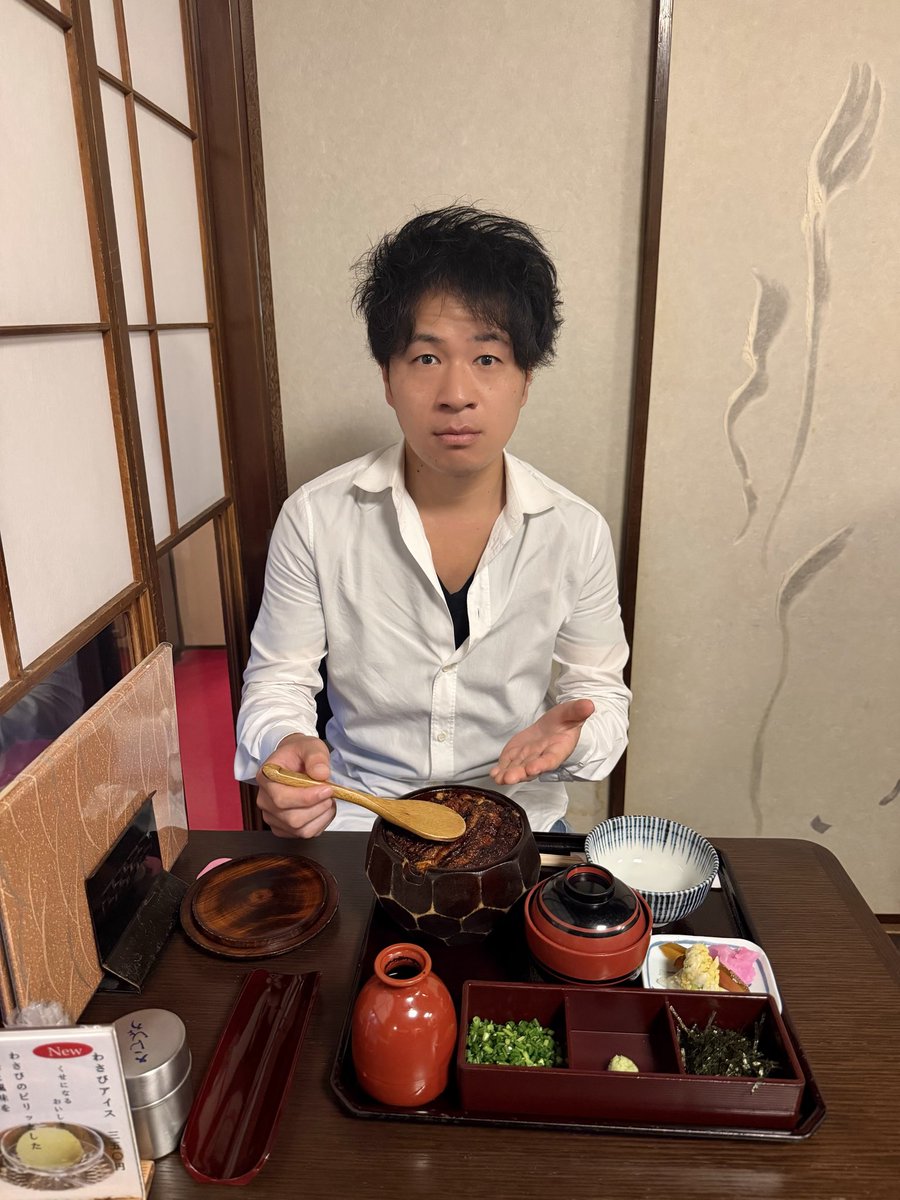 ma8a2000's tweet photo. 年に1回の名古屋グルメ旅！　　　　　　　　　　　　　　　　　　　

やはりあつた蓬莱軒本店と山本屋は絶対外せないの間違いない👍　

3件目で初めて老舗ののんき屋に行ったが甘めの味噌煮込みおでんが名古屋飯って感じがした笑

#名古屋グルメ  #名古屋観光 
#あつた蓬莱軒本店　#名古屋城
#飯テロ https://t.co/PezmJHa7rC