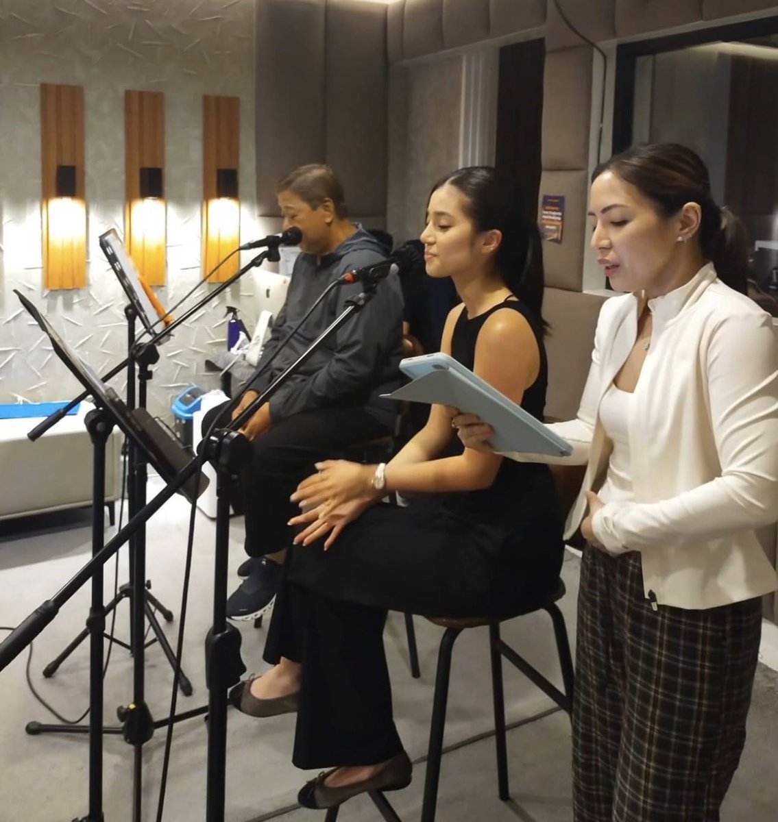 A_itsme__'s tweet photo. Wait! Is Belle one of the guests at the repeat of Direk Bobot’s Goin’ Standard Concert? 🤩

#BelleMariano https://t.co/bimgwLlk6o