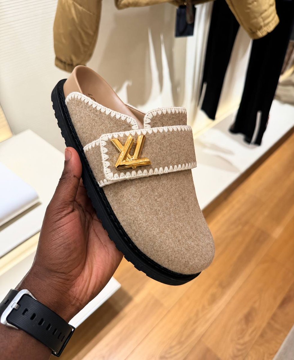 taergp's tweet photo. LV x Birkenstock https://t.co/IUgbGxbDc5