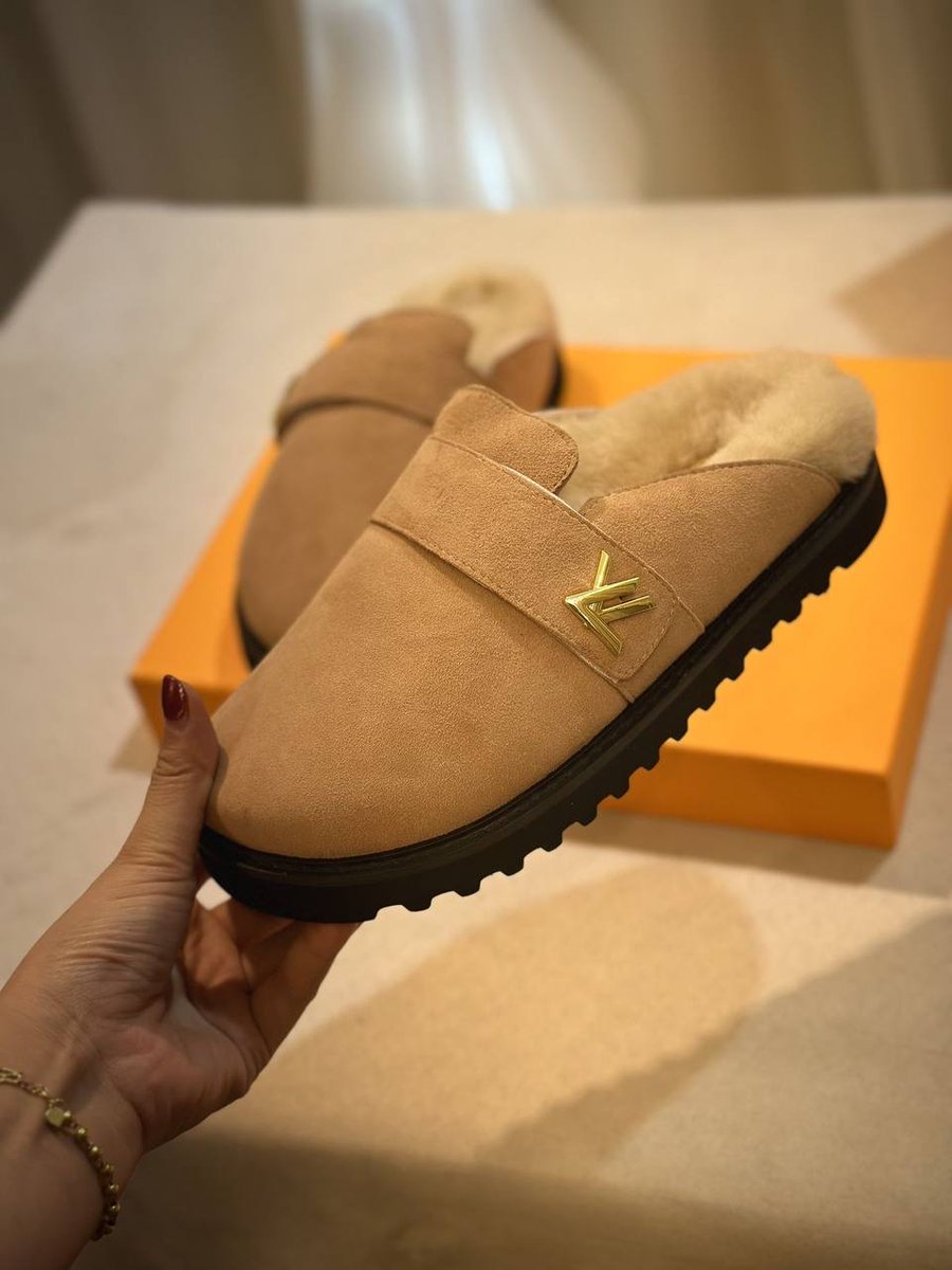 taergp's tweet photo. LV x Birkenstock https://t.co/IUgbGxbDc5