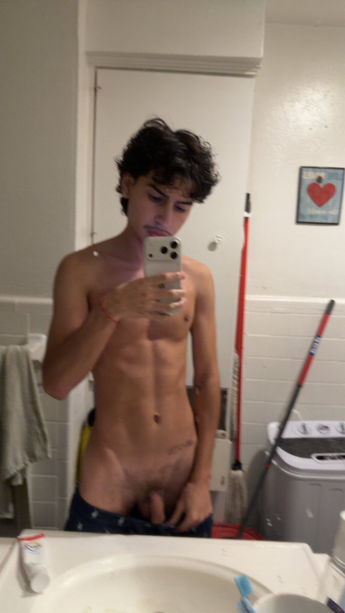 sexiscure's tweet photo. wake it up https://t.co/57IPv8tOsI