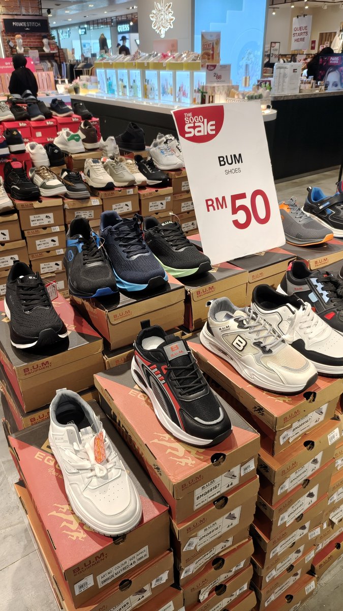 SOGOMalaysia's tweet photo. 🚨🔥 SHOE ALERT! 🔥🚨
BUM Shoes are 50% OFF! 😱👟 HALF PRICE, GUYS! Don’t just scroll—RUN to SOGO KL and grab your favourite pair before they’re GONE! 🏃♂️💨
📍 3rd Floor, SOGO KL
🔥 50% OFF — While Stocks Last!
#SOGOKL #BUMShoes #50PercentOff #ShoeAlert #ShopNow https://t.co/OmP9D6zJav