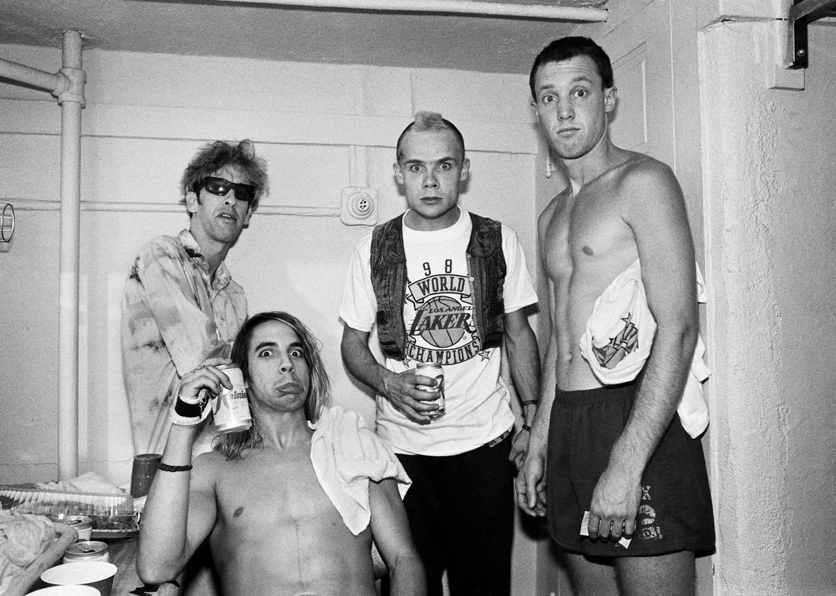 BrazilRHCP's tweet photo. 39 ANOS DE TUMPP! 🌶️

No dia 29 de outubro de 1987, o Red Hot Chili Peppers lançava seu terceiro disco de estúdio e único 100% formado pelo quarteto original da banda: “The Uplift Mofo Party Plan”!

O trabalho foi o último antes do adeus do Hillel.

Qual sua faixa favorita?! https://t.co/l71uYpYXSK