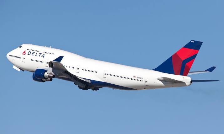 EvasTeslaSPlaid's tweet photo. Delta Airlines will loose a lot of customers to United Airlines according to Elon Musk. All United flights will be supplied by Starlink @Starlink by the end of 2027 vs Delta with zero. https://t.co/hXnhpNxJv8