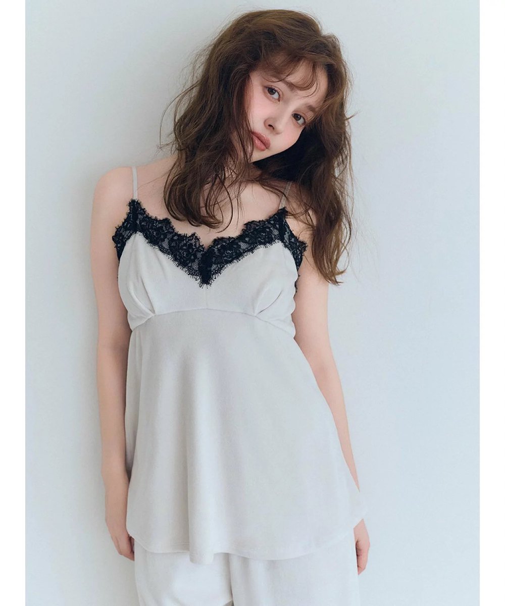 06x_ay's tweet photo. スナイデルホームのパジャマかわい、、、 https://t.co/YDwLBQ1FMu