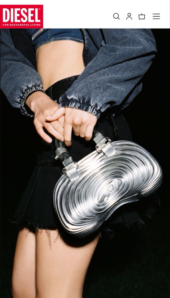bangsungjjin's tweet photo. Wts Melissa x Diesel Quantum Dome shoulder bag - silver

Brand new, never been used. Jual harga beli

Rp1.900.000

Bisa fullpay atau splitpay, dom jkt https://t.co/DAMhKzLErG