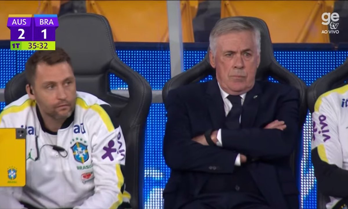 CentralDoBrega's tweet photo. não pô, mas ele tem 5 Champions League

ele mastiga chiclete, balança a sobrancelha e ganha R$ 6 milhões por mês

vida longa ao professor Ancelotti na Seleção. https://t.co/N1C89XyMjs
