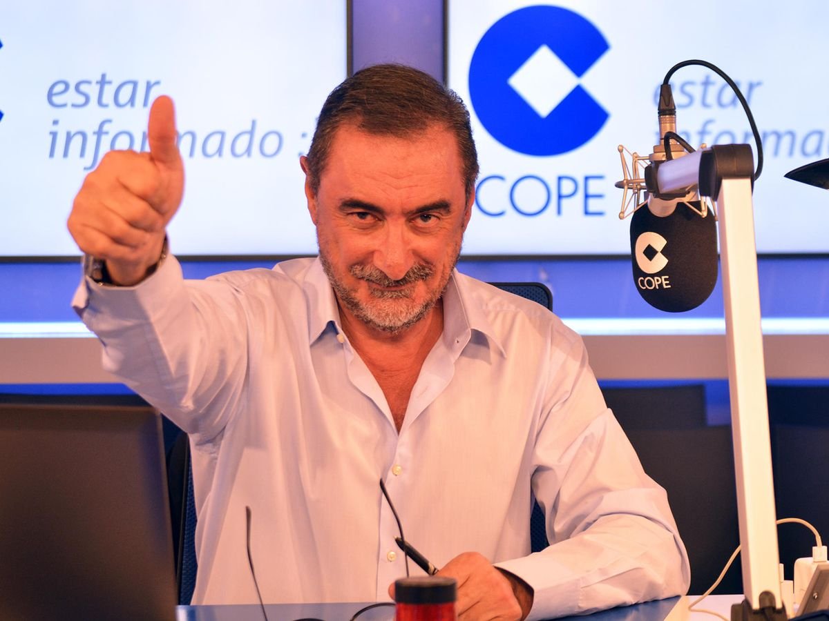 FonsiLoaiza's tweet photo. Los derechistas Carlos Herrera, de COPE, y Ana Rosa Quintana, de Mediaset, han criticado las protestas por la vivienda digna. Ambos son de los mayores especuladores de vivienda con más de 100 apartamentos turísticos. https://t.co/BEfL1VdNlS