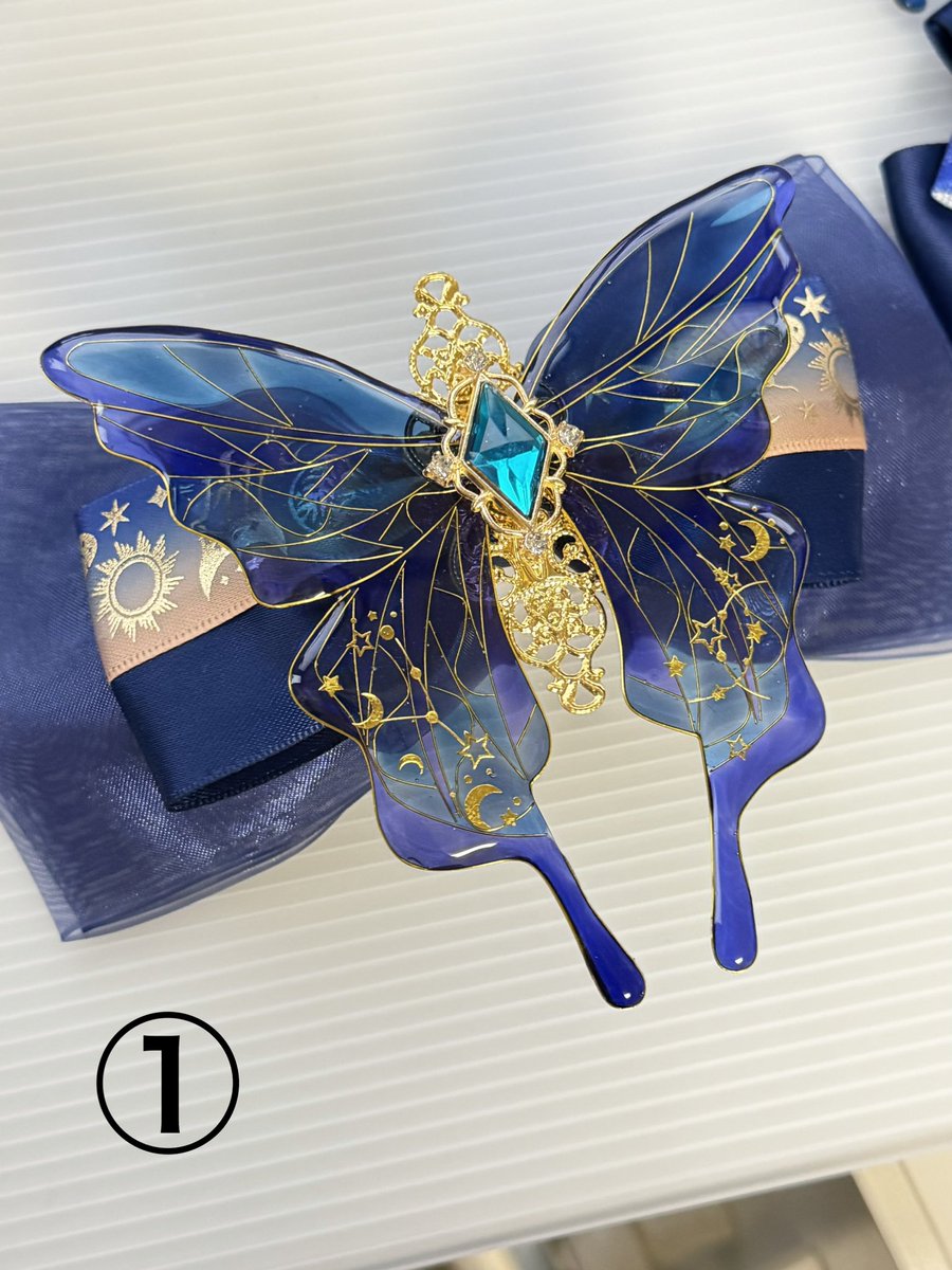 karasu_handmade's tweet photo. ツイ販🦋

可愛くパワーアップしたので再度ツイ販します！

【サイズ】蝶11×10cm
【金額】6000円
【支払】振込or minne
【パーツ】
ネックレス（革紐）
バレッタ
ヘアクリップ
ブローチ
バッグチャーム
���り選択

ご希望の方はコメントでお伝えください。
よろしくお願いします！ https://t.co/f6V26bsAlO