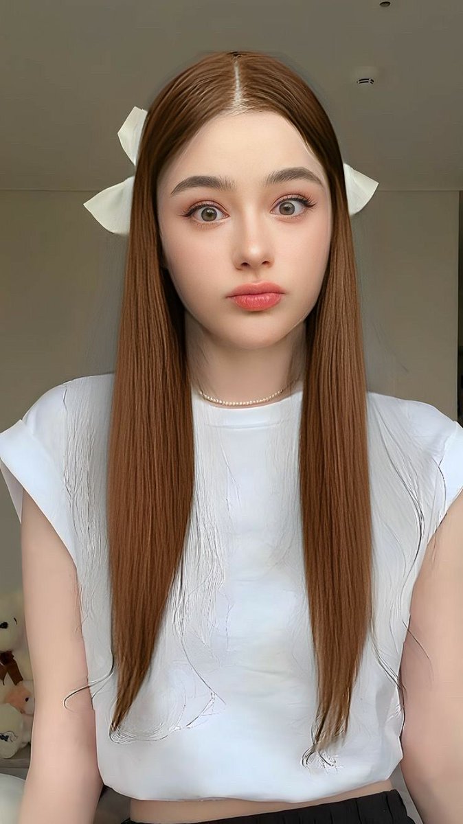 neonpixii's tweet photo. She doesn’t rush to be understood. https://t.co/NvDZ4N4Dwk