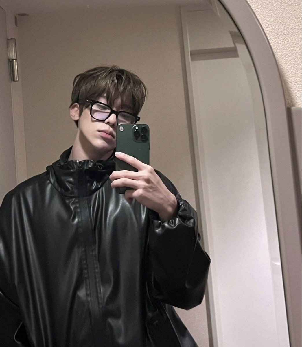 SionlyOo's tweet photo. 코디 자신 없으면 그냥 이 분한테 알아서 입게
맡기세요! 이 분 센스 되게 좋으셔서 옷 잘 입으심
ㅊㅊ! https://t.co/3JAQ2ELT00